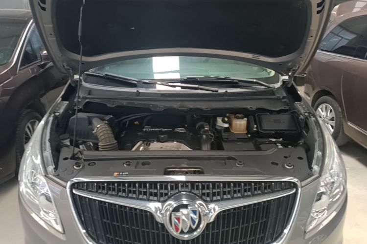 Used Buick GL8 2018 28T Luxury Model China VI Standard Engine Bay