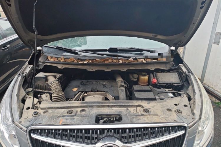 Used Buick GL8 2018 28T Comfort Model China VI Standard Engine Bay