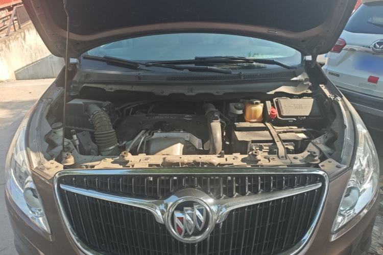 Used Buick GL8 2018 28T Comfort Model China VI Standard Engine Bay