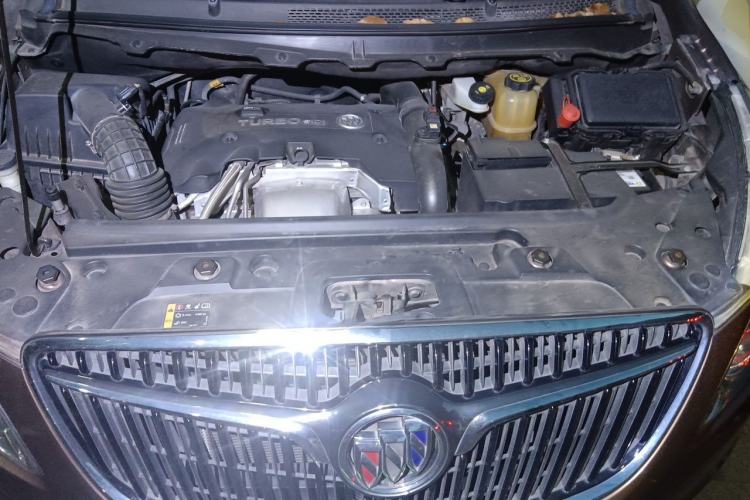 Used Buick GL8 2018 28T Luxury Model China VI Standard Engine Bay