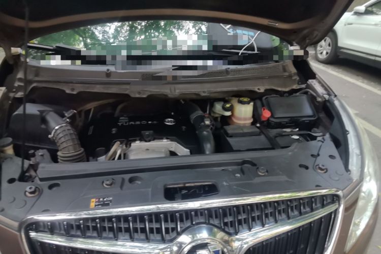 Used Buick GL8 2018 28T Luxury Model China VI Standard Engine Bay