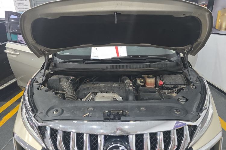 Used Buick GL8 2018 ES 28T Comfort Model China VI Standard Engine Bay