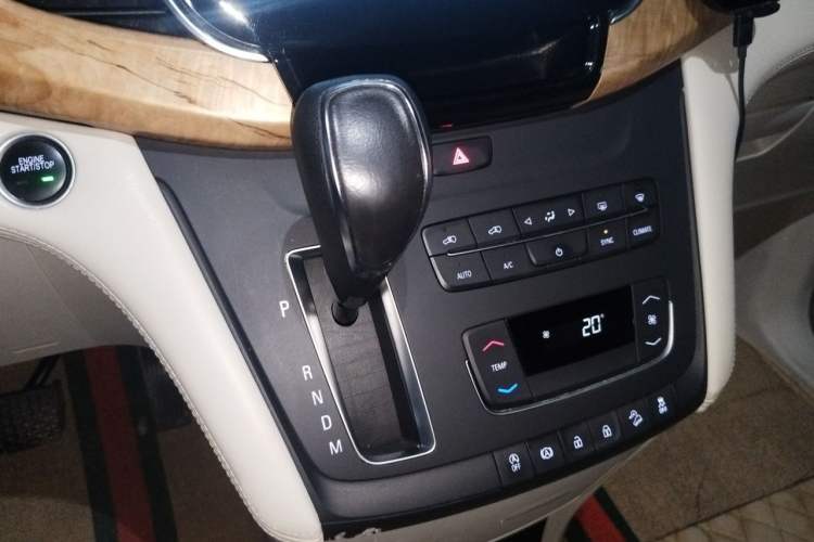 Used Buick GL8 2018 ES 28T Comfort Model China VI Standard Gear Lever