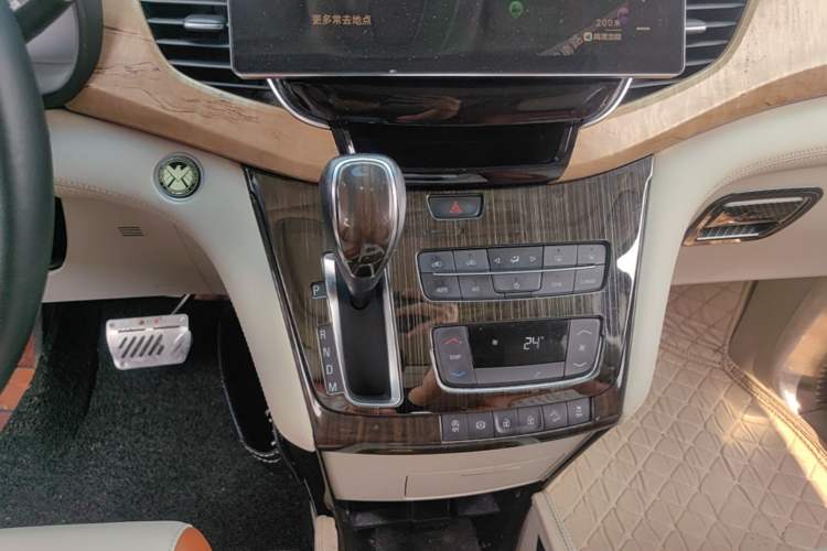 Used Buick GL8 2018 ES 28T Comfort Model China VI Standard Gear Lever