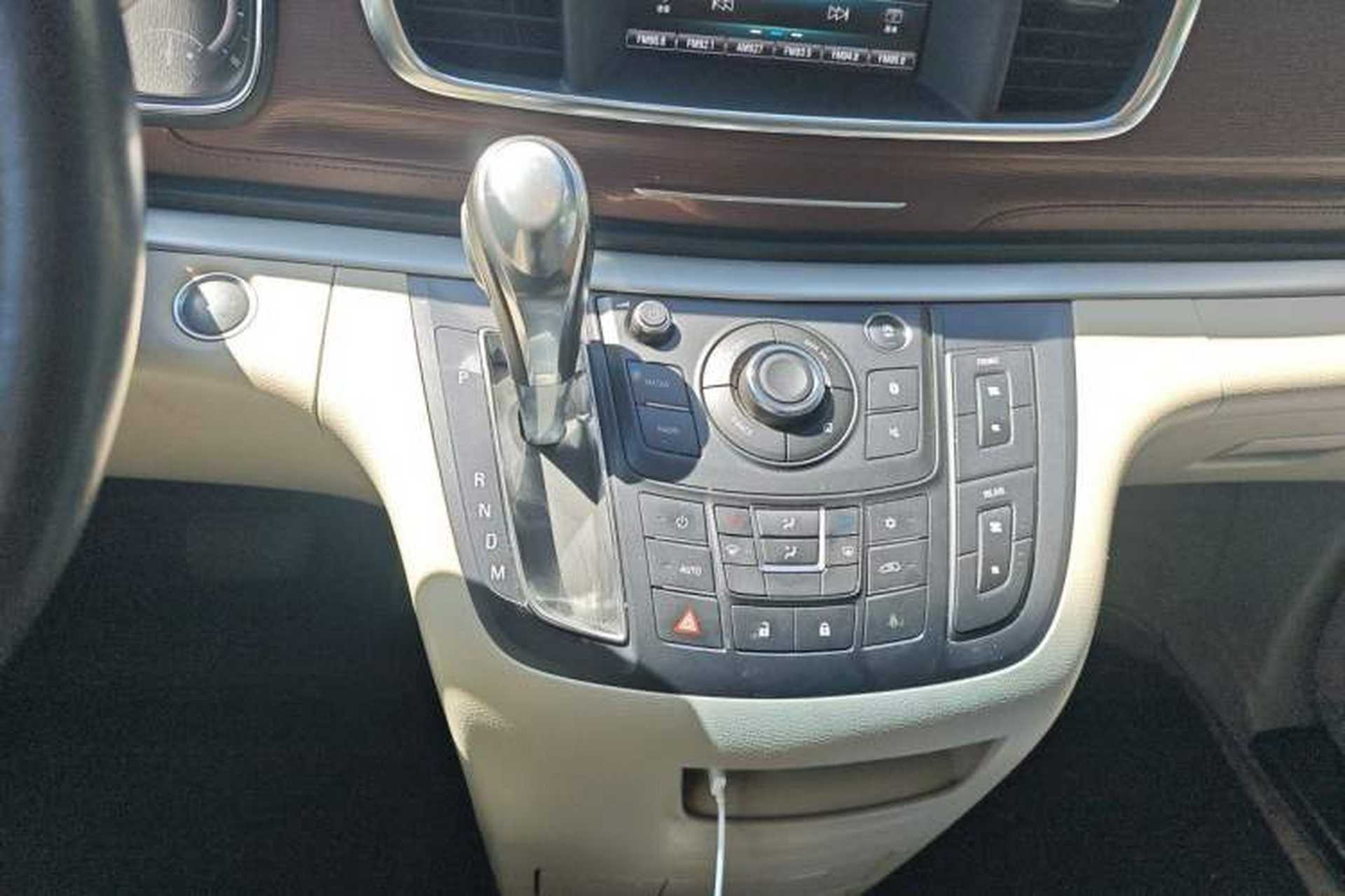 Used Buick GL8 2018 28T Luxury Model China VI Standard Gear Lever