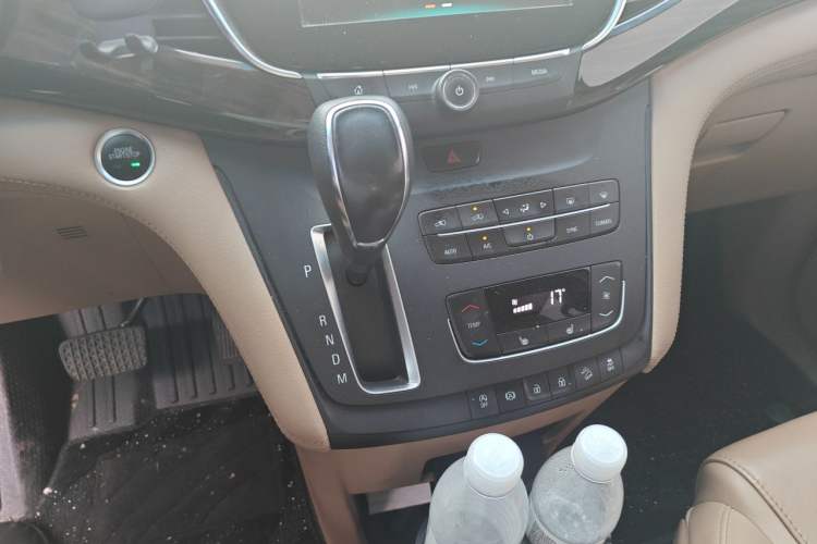 Used Buick GL8 2018 ES 28T Premium Model China VI Standard Gear Lever