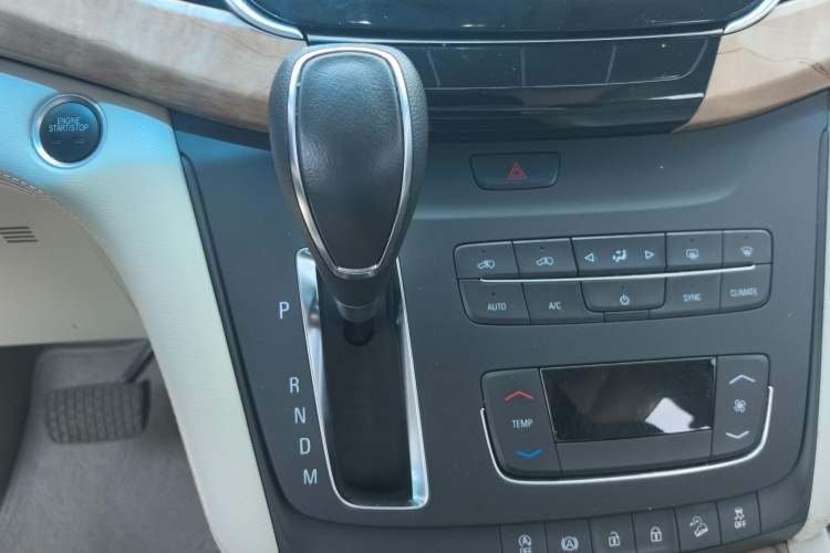Used Buick GL8 2018 ES 28T Comfort Model China VI Standard Gear Lever