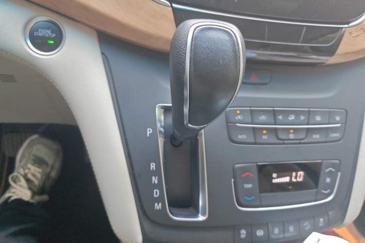 Used Buick GL8 2018 ES 28T Comfort Model China VI Standard Gear Lever