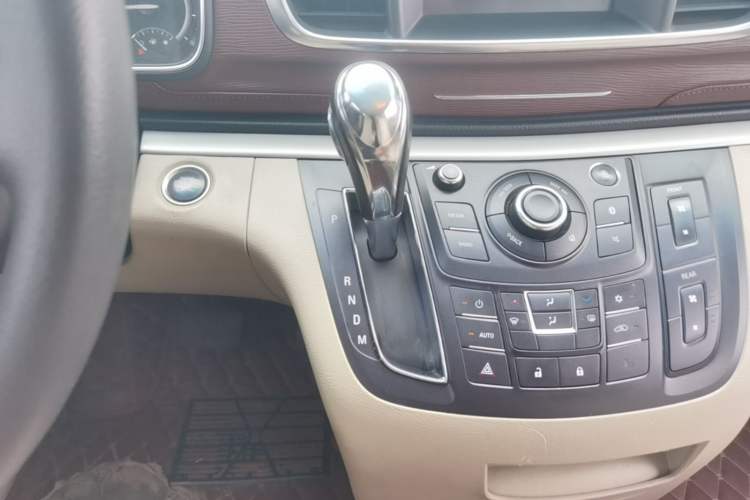 Used Buick GL8 2018 28T Comfort Model China VI Standard Gear Lever