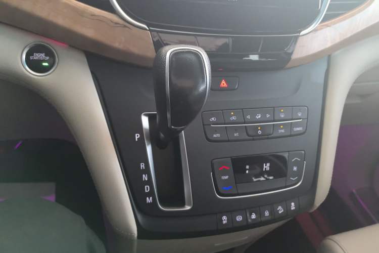Used Buick GL8 2018 ES 28T Comfort Model China VI Standard Gear Lever