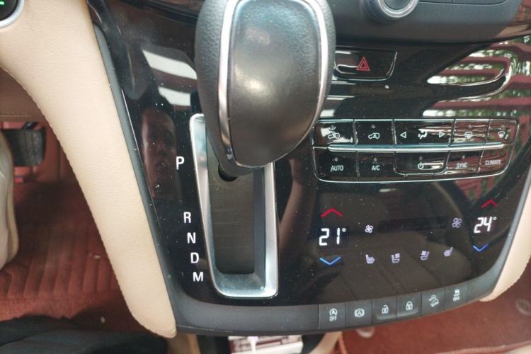 Used Buick GL8 2018 ES 28T Flagship Model China VI Standard Gear Lever