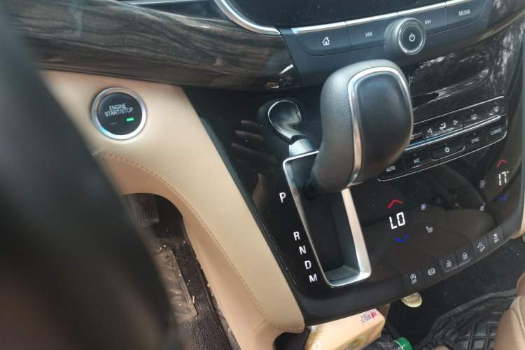 Used Buick GL8 2018 ES 28T Luxury Model China VI Standard Gear Lever