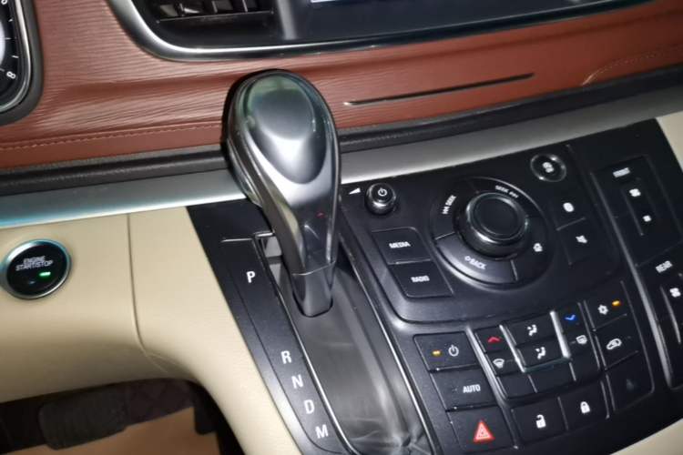Used Buick GL8 2018 28T Luxury Model China VI Standard Gear Lever