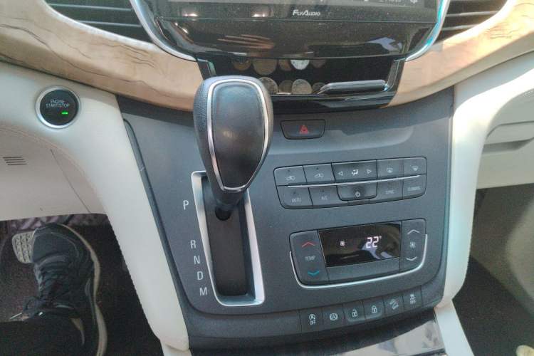 Used Buick GL8 2018 ES 28T Comfort Model China VI Standard Gear Lever