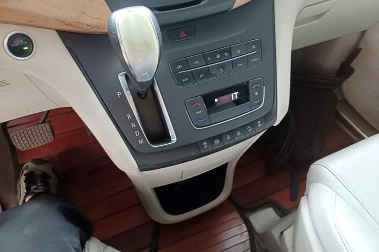 Used Buick GL8 2018 ES 28T Comfort Model China VI Standard Gear Lever