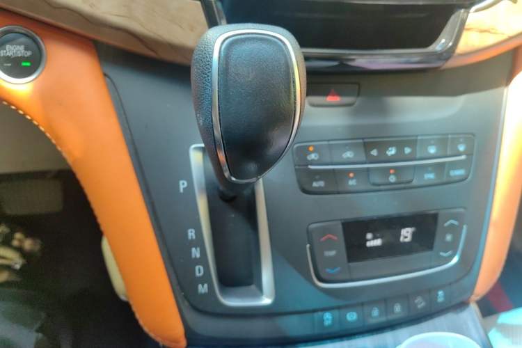 Used Buick GL8 2018 ES 28T Comfort Model China VI Standard Gear Lever