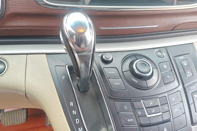 Used Buick GL8 2018 28T Luxury Model China VI Standard Gear Lever