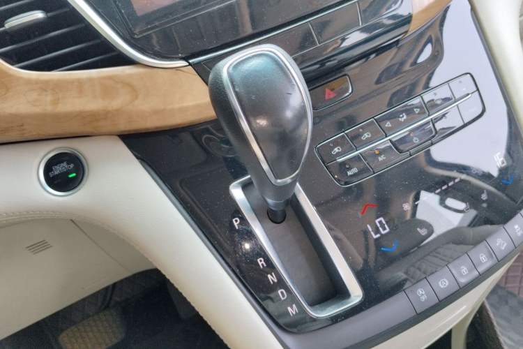 Used Buick GL8 2018 ES 28T Comfort Model China VI Standard Gear Lever