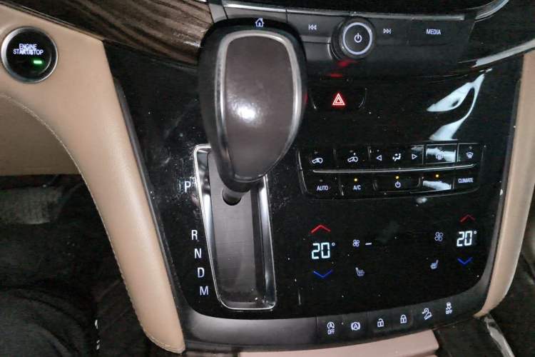 Used Buick GL8 2018 ES 28T Luxury Model China VI Standard Gear Lever