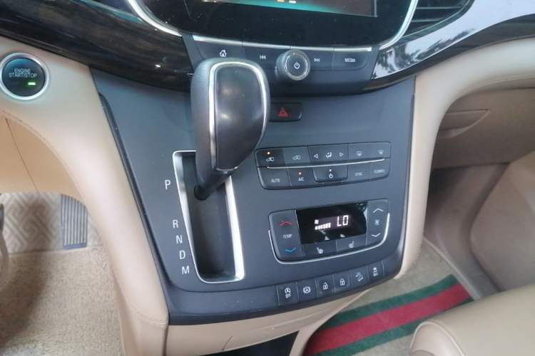 Used Buick GL8 2018 ES 28T Premium Model China VI Standard Gear Lever