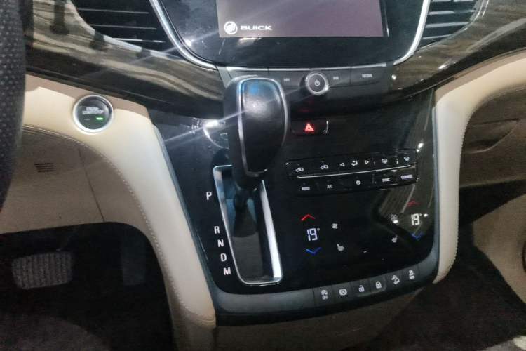 Used Buick GL8 2018 ES 28T Luxury Model China VI Standard Gear Lever