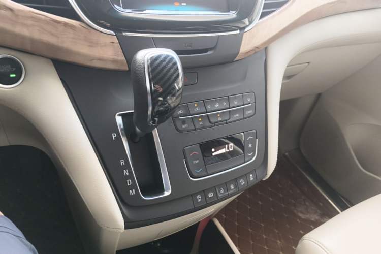 Used Buick GL8 2018 ES 28T Comfort Model China VI Standard Gear Lever