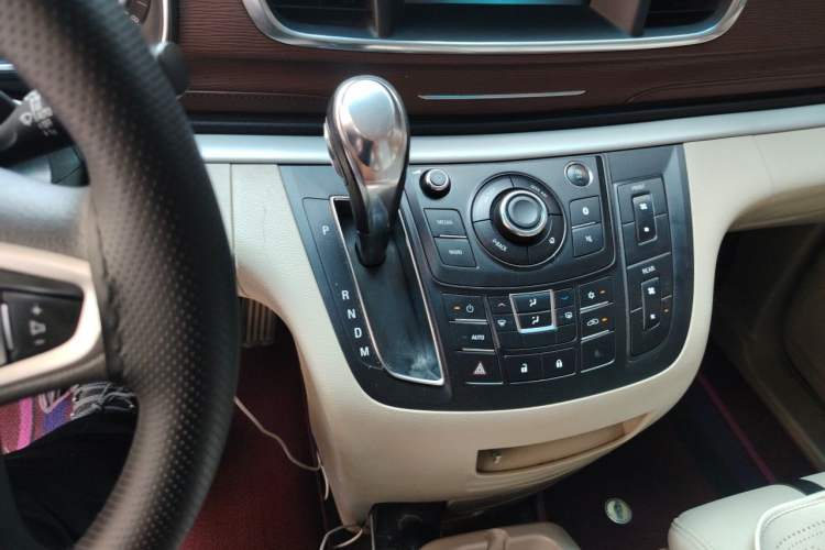 Used Buick GL8 2018 28T Comfort Model China VI Standard Gear Lever