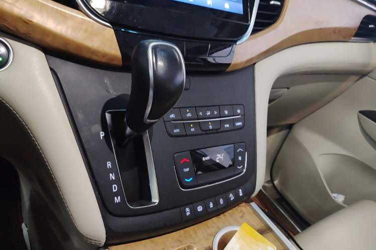 Used Buick GL8 2018 ES 28T Comfort Model China VI Standard Gear Lever