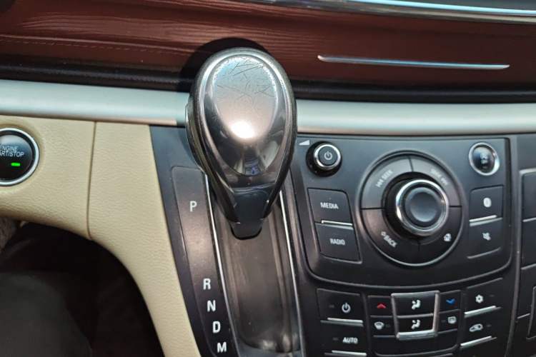 Used Buick GL8 2018 28T Comfort Model China VI Standard Gear Lever