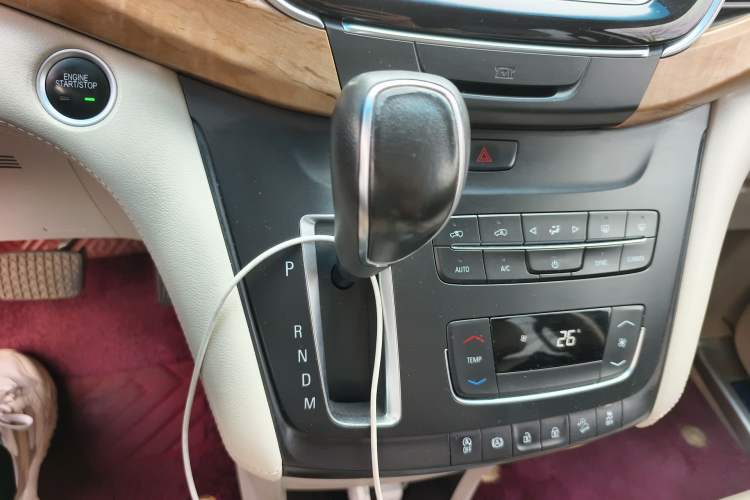 Used Buick GL8 2018 ES 28T Comfort Model China VI Standard Gear Lever