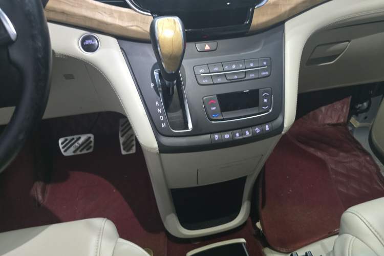 Used Buick GL8 2018 ES 28T Comfort Model China VI Standard Gear Lever