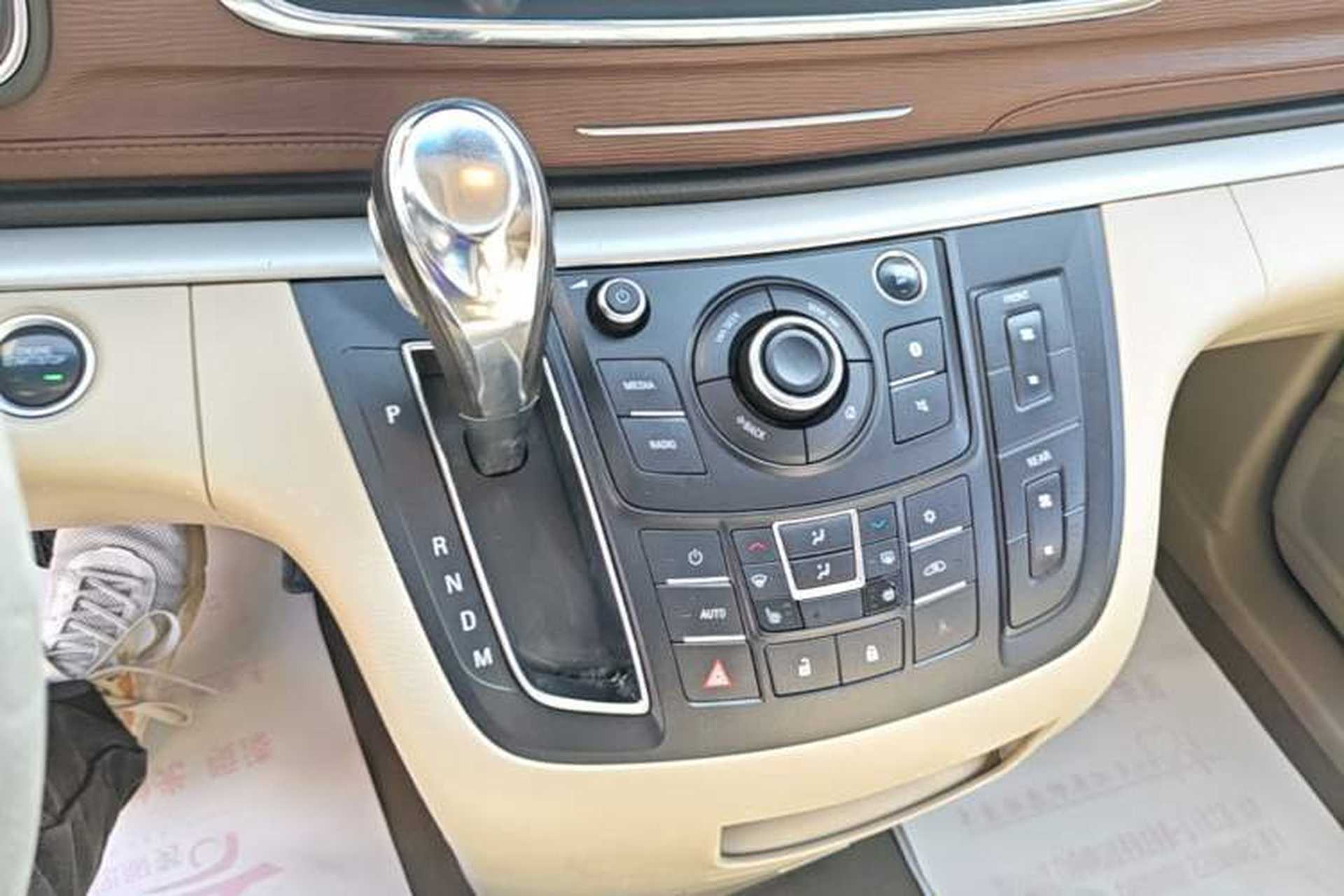 Used Buick GL8 2018 28T Luxury Model China VI Standard Gear Lever
