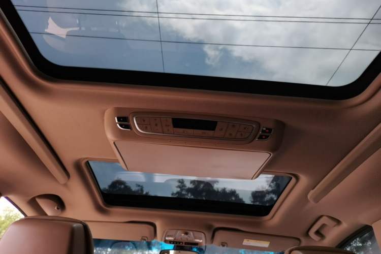 Used Buick GL8 2018 ES 28T Flagship Model China VI Standard Headliner