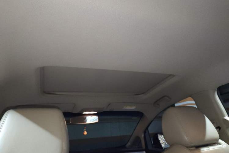 Used Buick GL8 2018 28T Luxury Model China VI Standard Headliner
