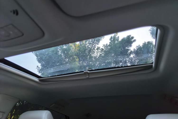 Used Buick GL8 2018 28T Luxury Model China VI Standard Headliner
