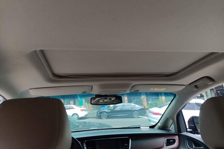 Used Buick GL8 2018 28T Luxury Model China VI Standard Headliner