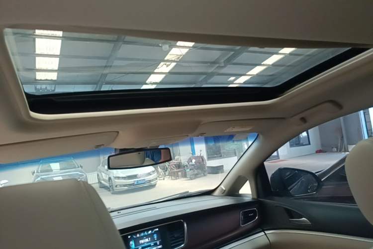 Used Buick GL8 2018 28T Luxury Model China VI Standard Headliner
