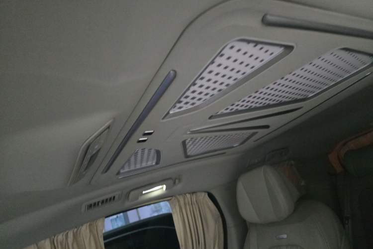 Used Buick GL8 2018 ES 28T Comfort Model China VI Standard Headliner