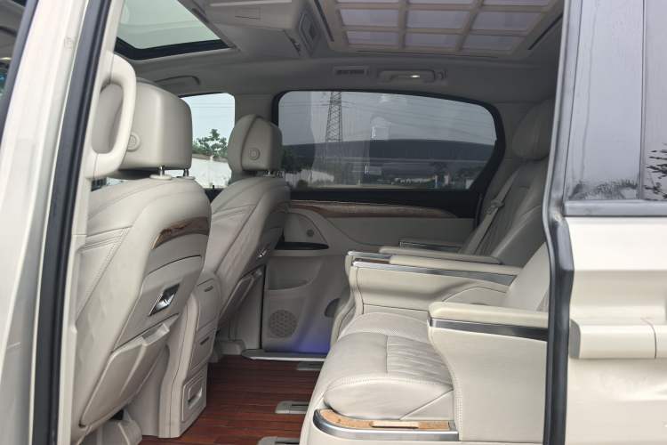 Used Buick GL8 2018 ES 28T Comfort Model China VI Standard Interior 2