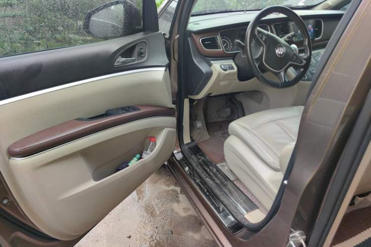 Used Buick GL8 2018 28T Luxury Model China VI Standard Interior 3