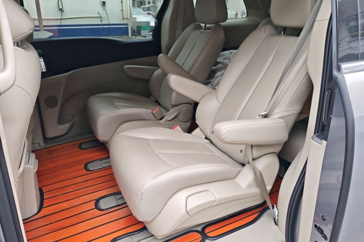 Used Buick GL8 2018 28T Luxury Model China VI Standard Interior 4