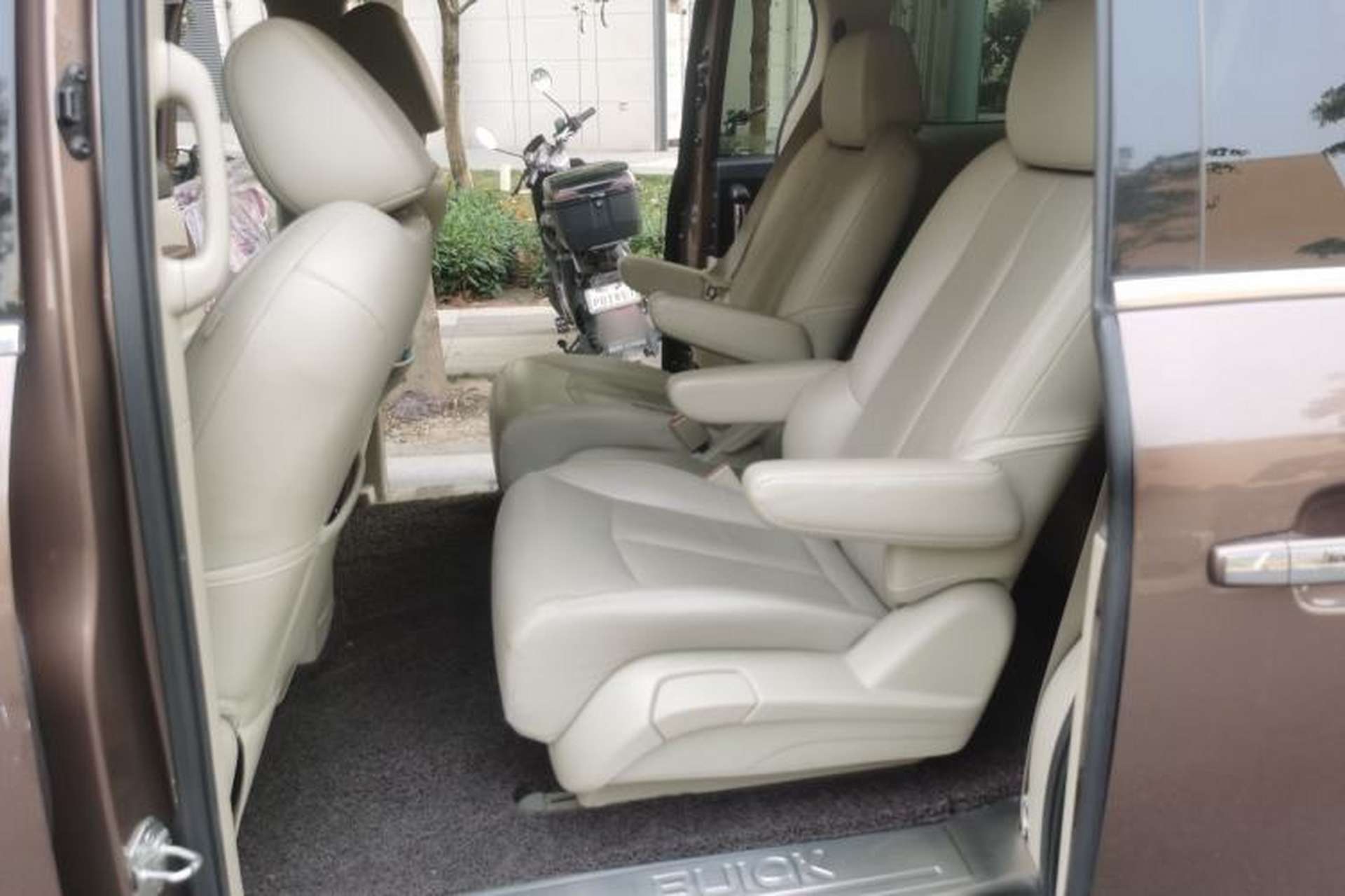 Used Buick GL8 2018 28T Luxury Model China VI Standard Interior 4