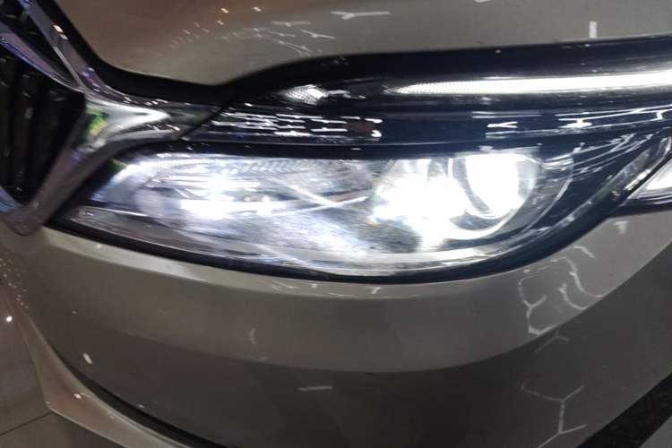 Used Buick GL8 2018 ES 28T Comfort Model China VI Standard Left Front Headlight