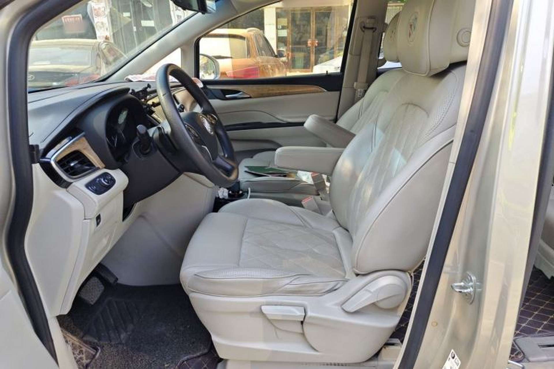Used Buick GL8 2018 ES 28T Comfort Model China VI Standard Left Front Seat