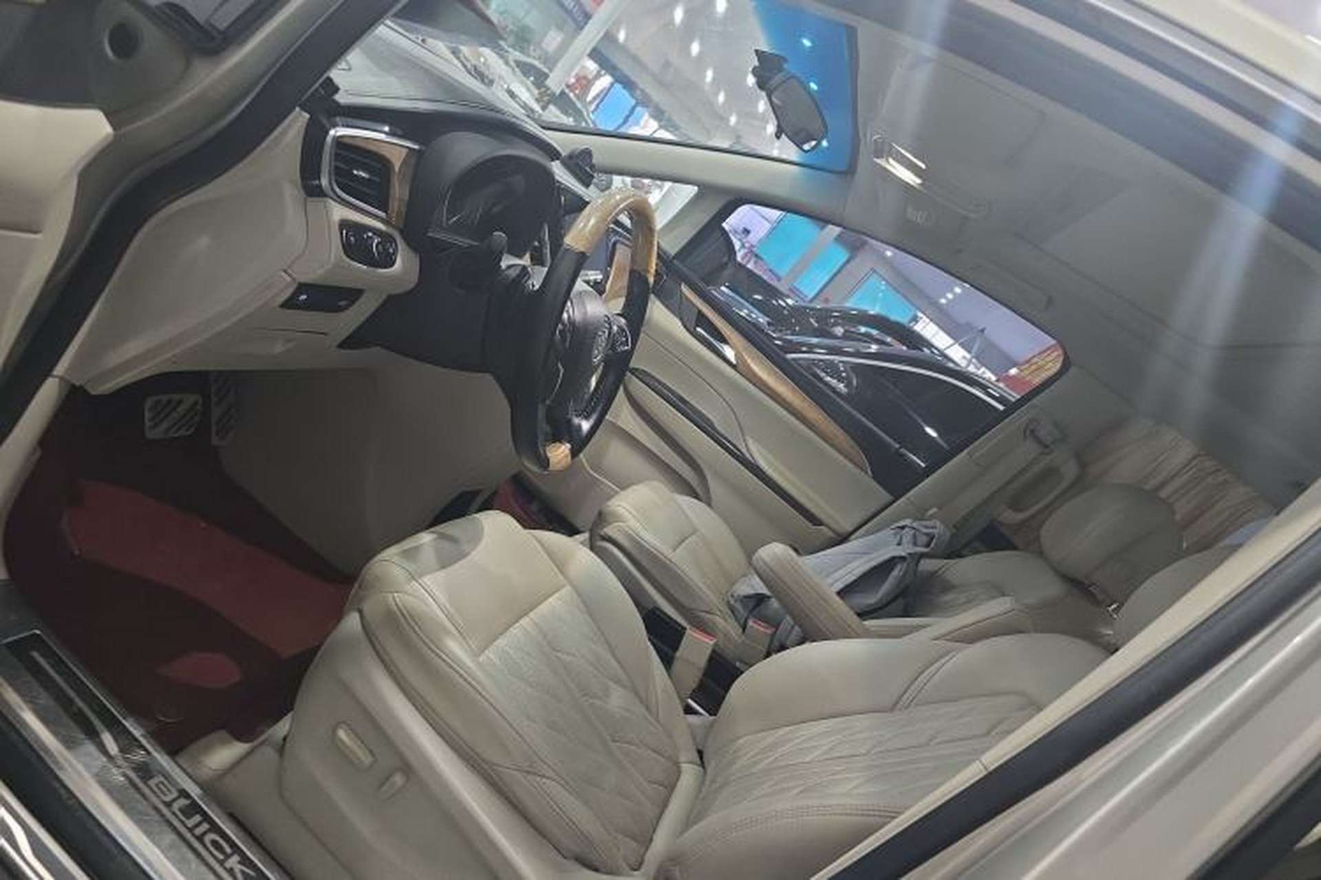 Used Buick GL8 2018 ES 28T Comfort Model China VI Standard Left Front Seat