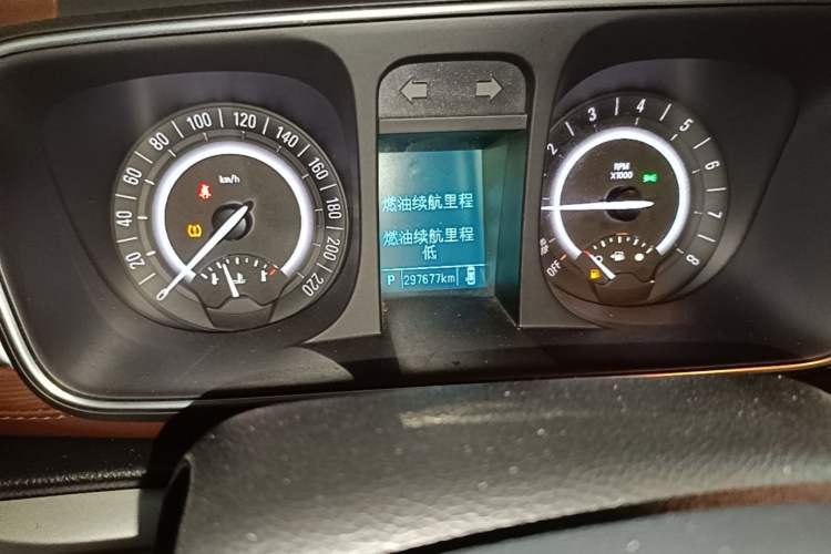 Used Buick GL8 2018 28T Comfort Model China VI Standard Odometer Close Up