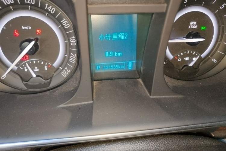 Used Buick GL8 2018 28T Luxury Model China VI Standard Odometer Close Up