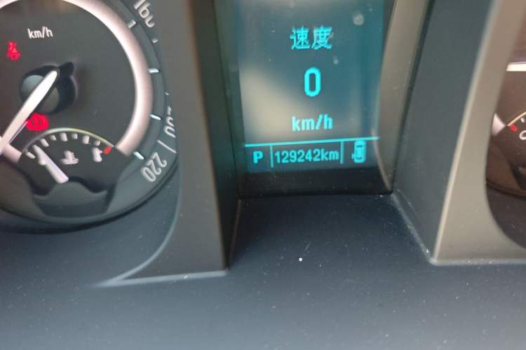 Used Buick GL8 2018 28T Luxury Model China VI Standard Odometer Close Up