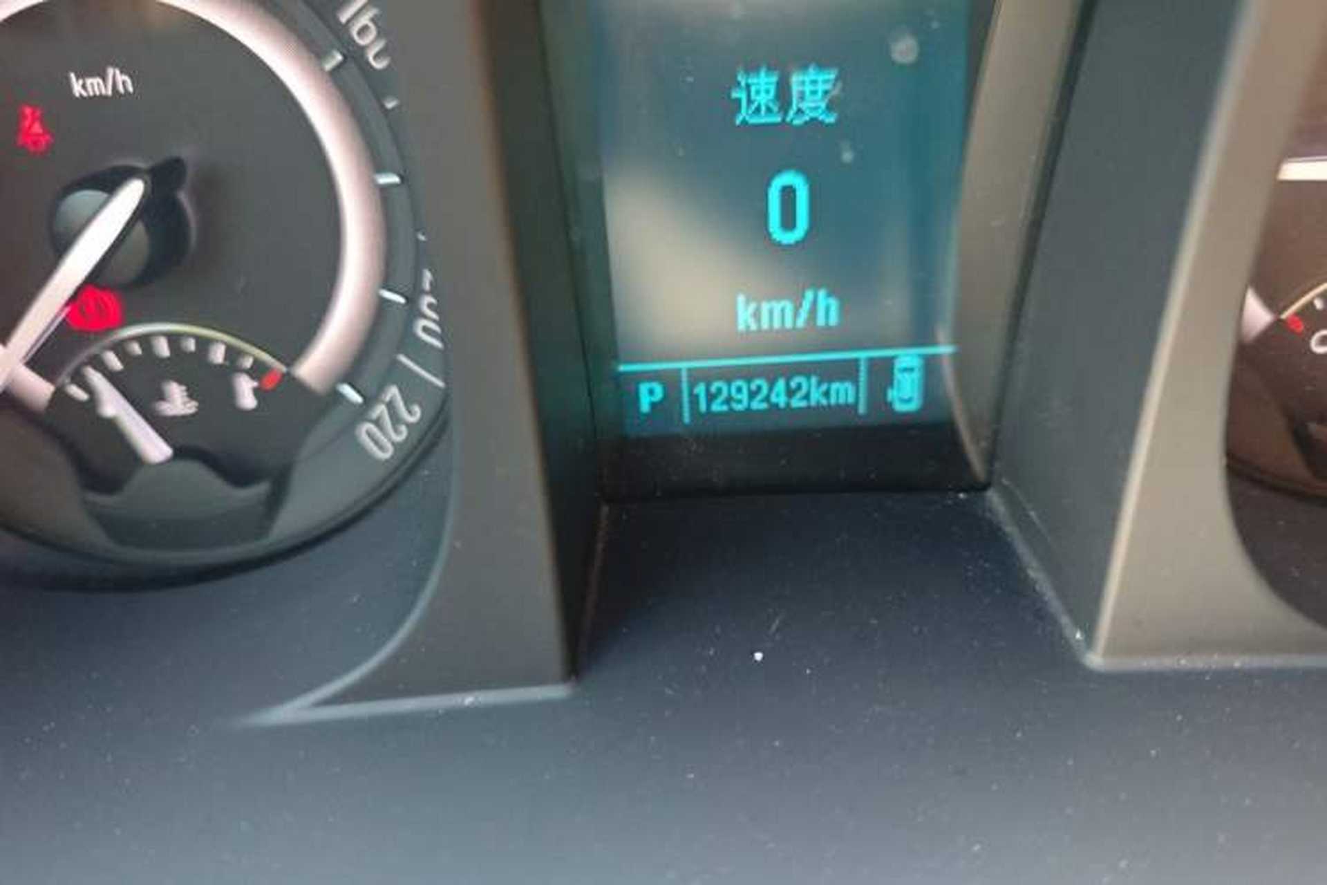 Used Buick GL8 2018 28T Luxury Model China VI Standard Odometer Close Up