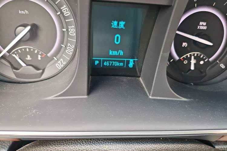 Used Buick GL8 2018 28T Luxury Model China VI Standard Odometer Close Up